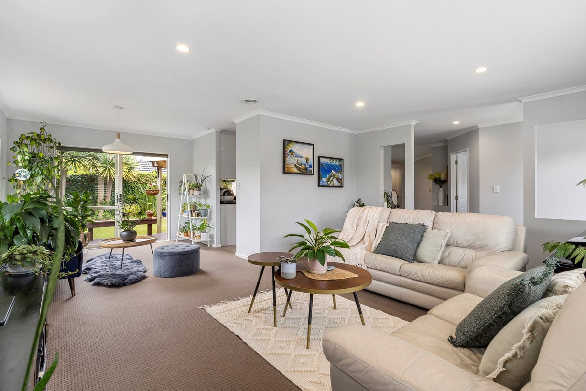 10 Beragh Place, East Tamaki, Auckland - Carousel 2