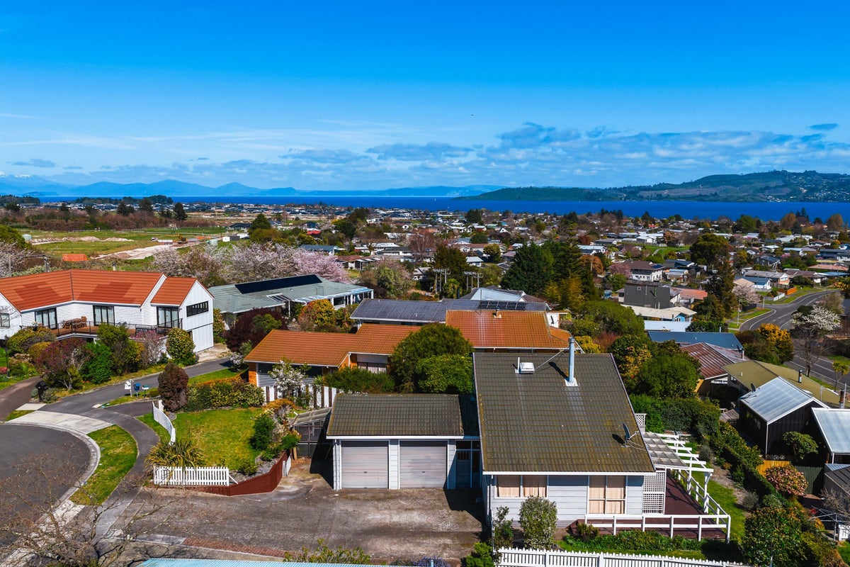 9 Kempton Place, Richmond Heights, Taupo - Carousel 16