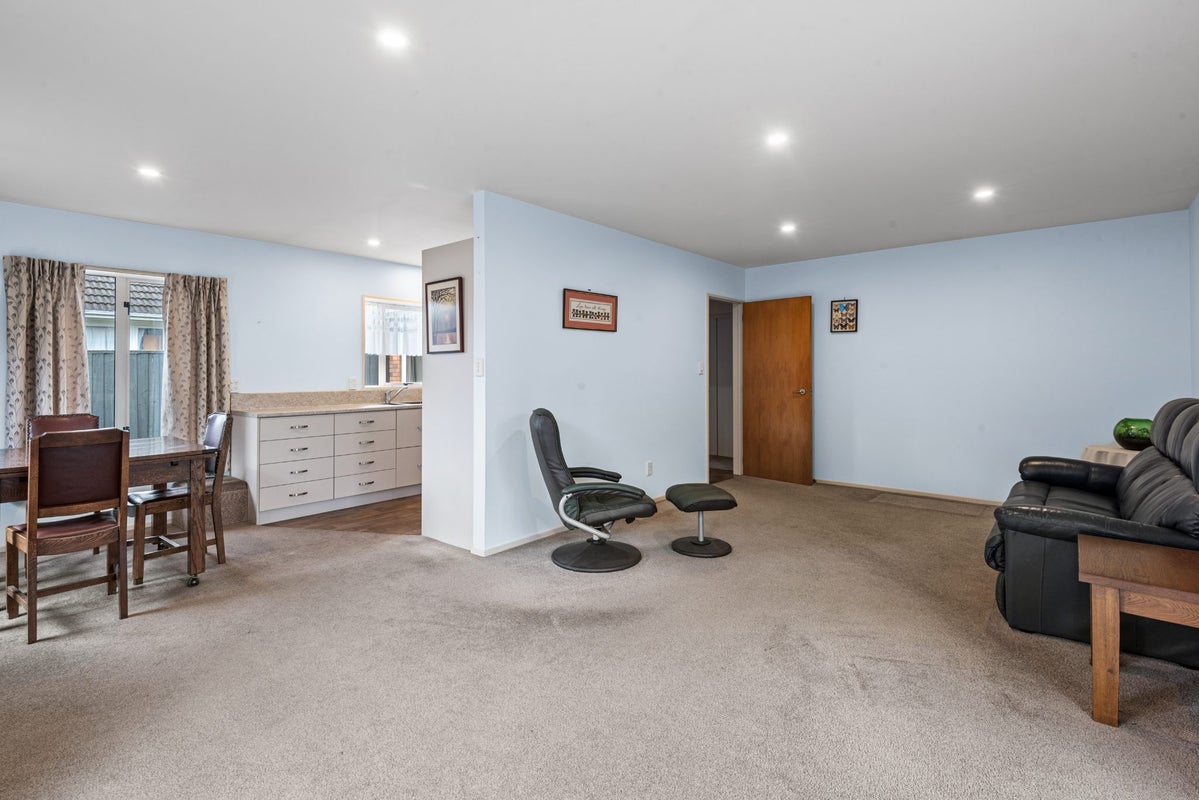 2/14 Middlepark Road, Sockburn, Christchurch - Carousel 2