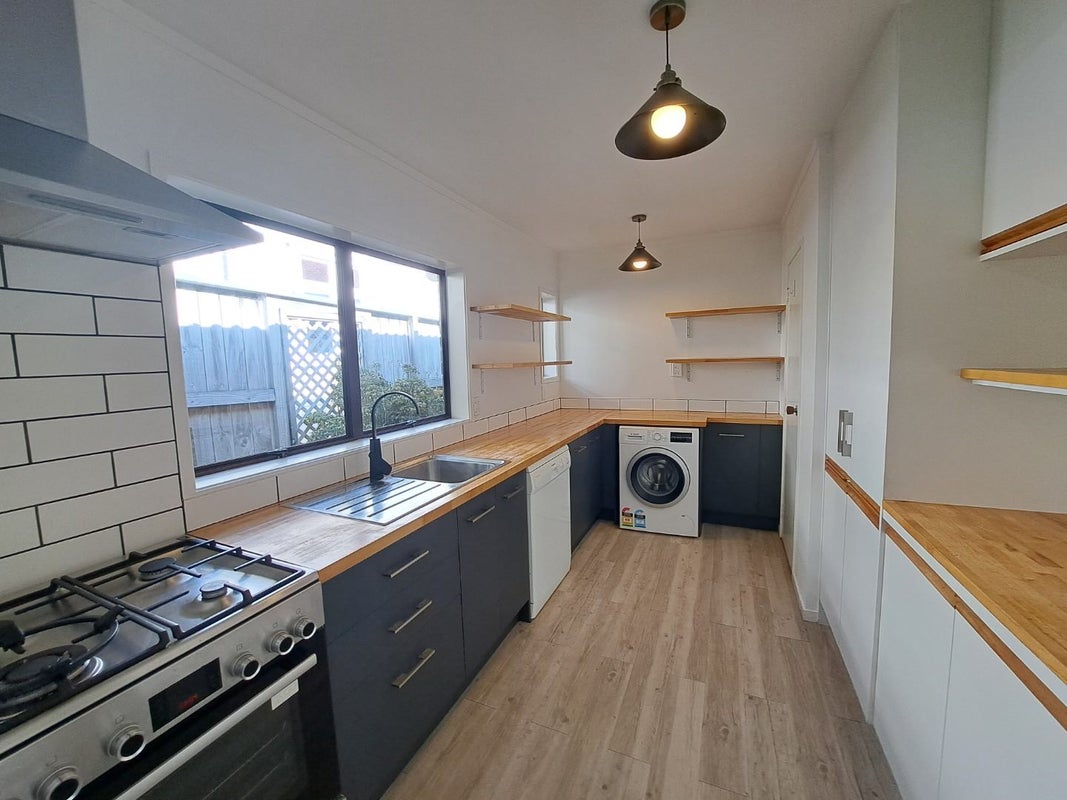 3/8 Fraser Road, Narrow Neck, Auckland - Carousel 2