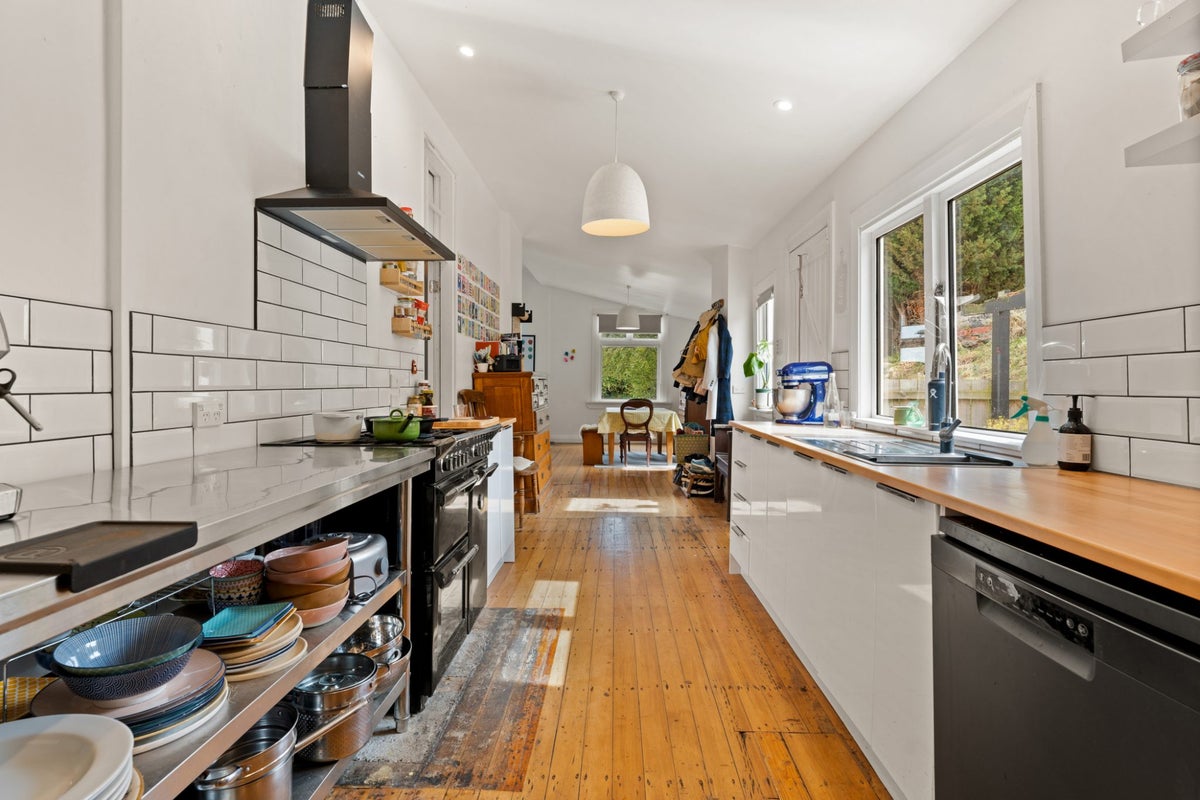 20 Manuka Street, Ravensbourne, Dunedin - Carousel 2