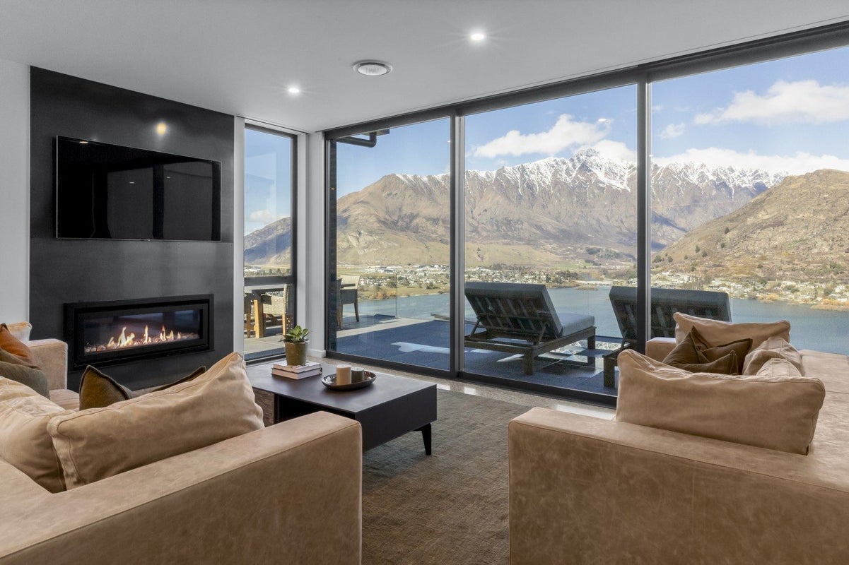 4 Lynch Lane, Queenstown Hill, Queenstown - Carousel 1