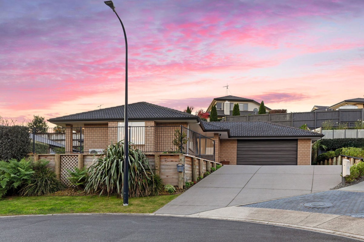 7 Arthur Grove, Bethlehem, Tauranga - Carousel 1