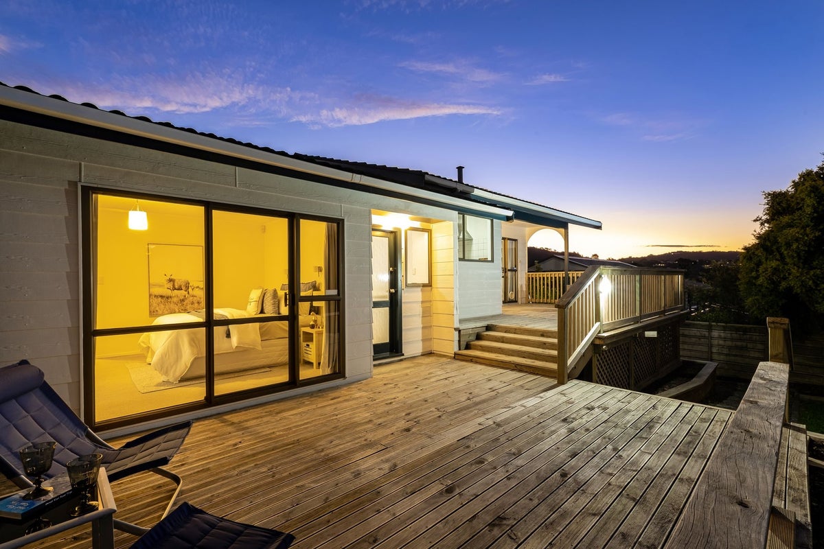 79 Discovery Drive, Whitby, Porirua - Carousel 1