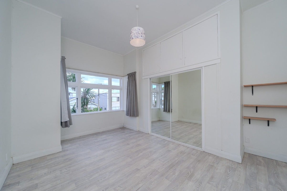 24 Luxford St, Berhampore, Wellington - Carousel 1