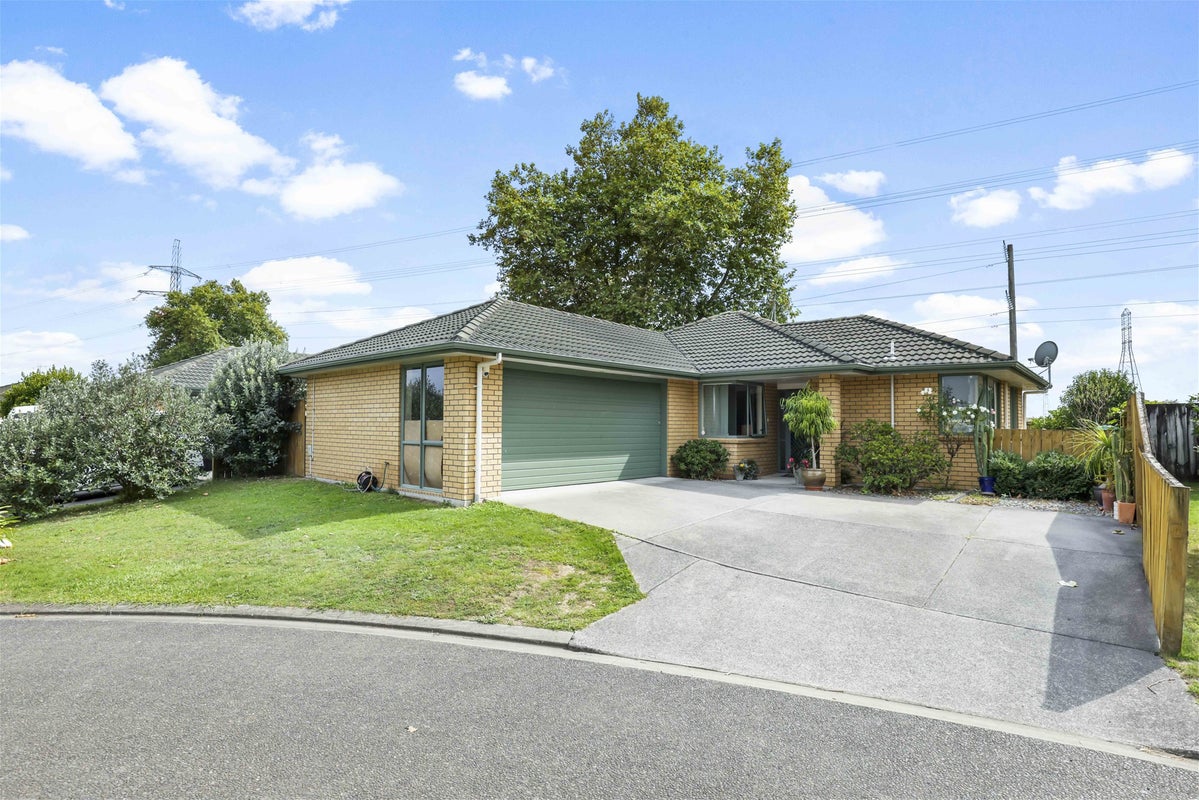 23 Nobleman Place, Hamilton East, Hamilton - Carousel 1