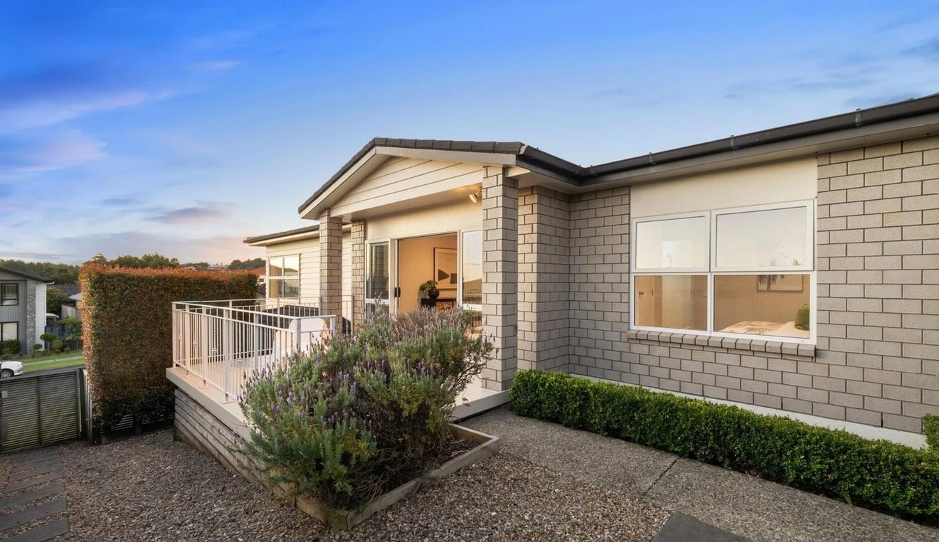 231 Jeffs Road, Flat Bush, Auckland - Carousel 2