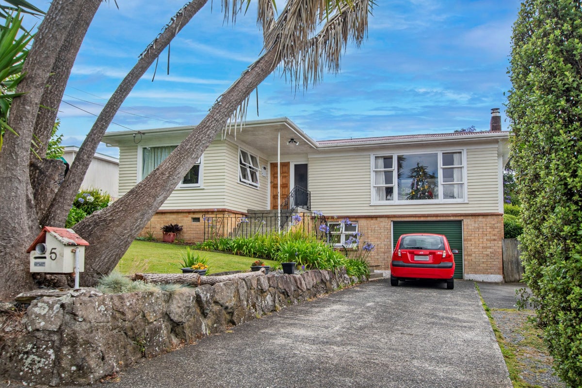 5 Mcmillan Avenue, Kamo, Whangarei - Carousel 1