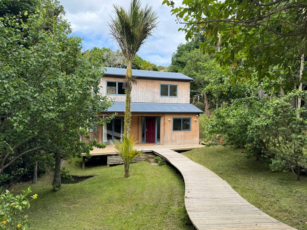 1 Te Toki Road, Ostend, Waiheke Island - Carousel 1