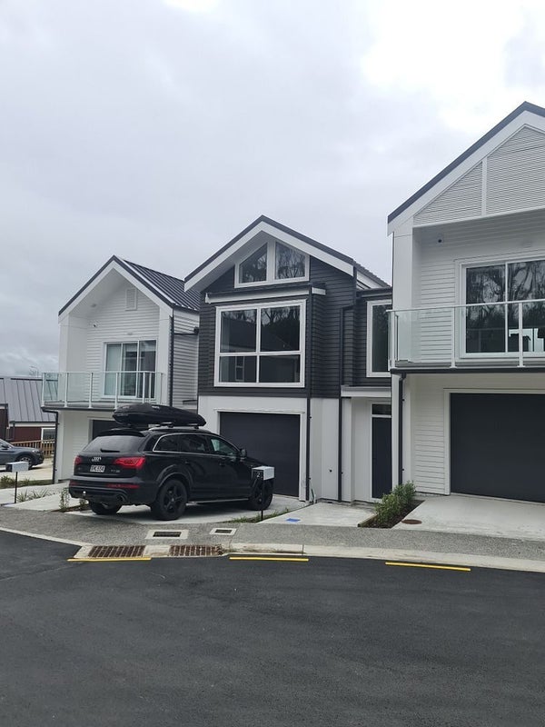 2 Tai Lane, Whitby, Porirua - Carousel 1