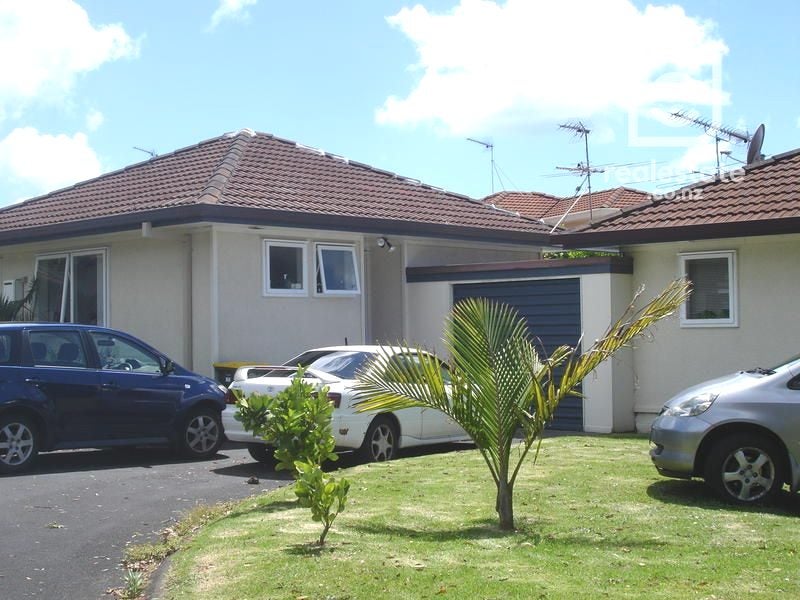 2/11 THURSTON Place, Half Moon Bay, Auckland - Carousel 1