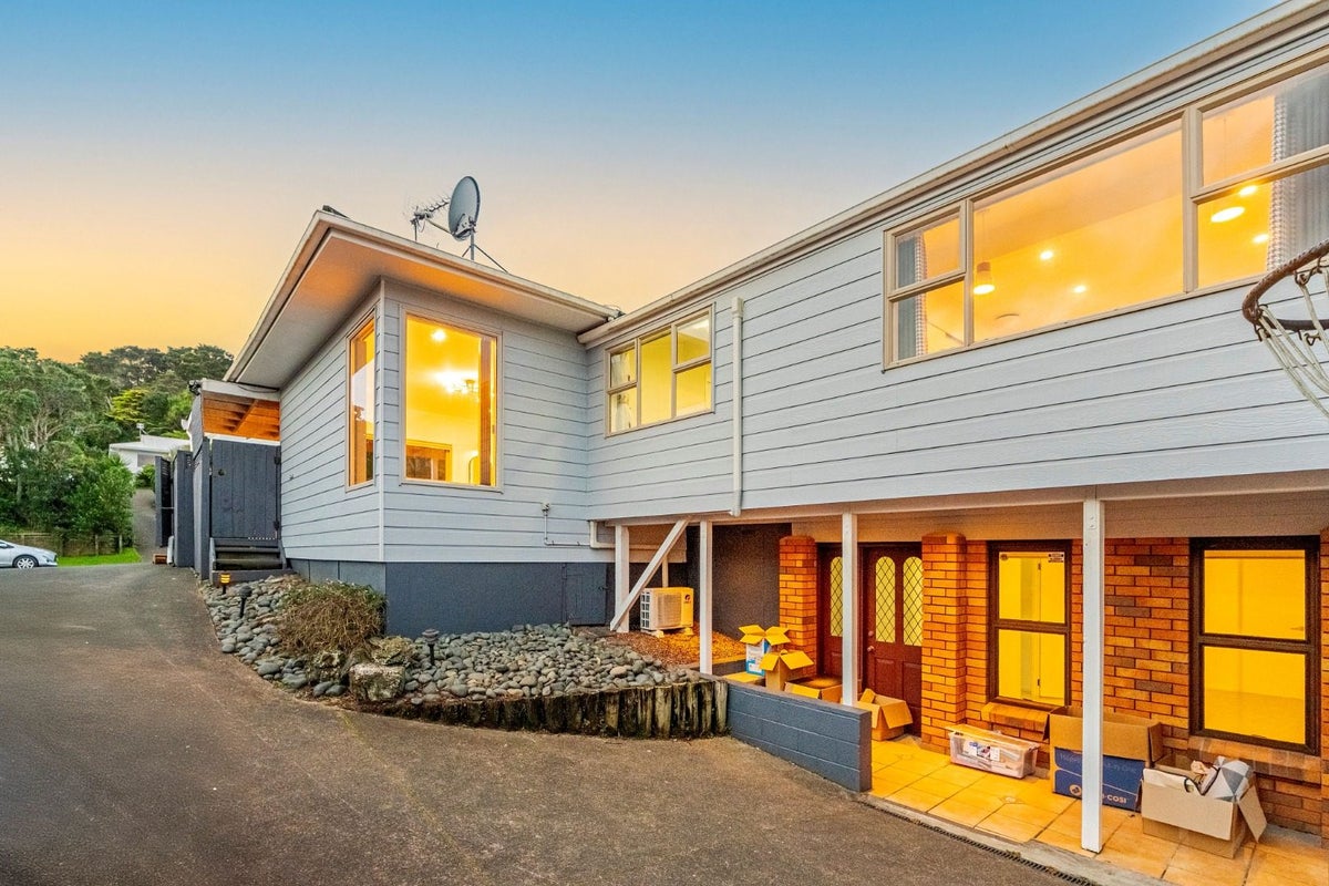 79 Stapleford Crescent, Browns Bay, Auckland - Carousel 1