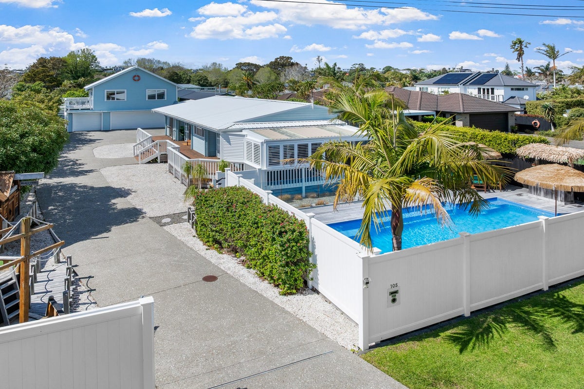 105 Ladies Mile, Manly, Whangaparaoa - Carousel 1