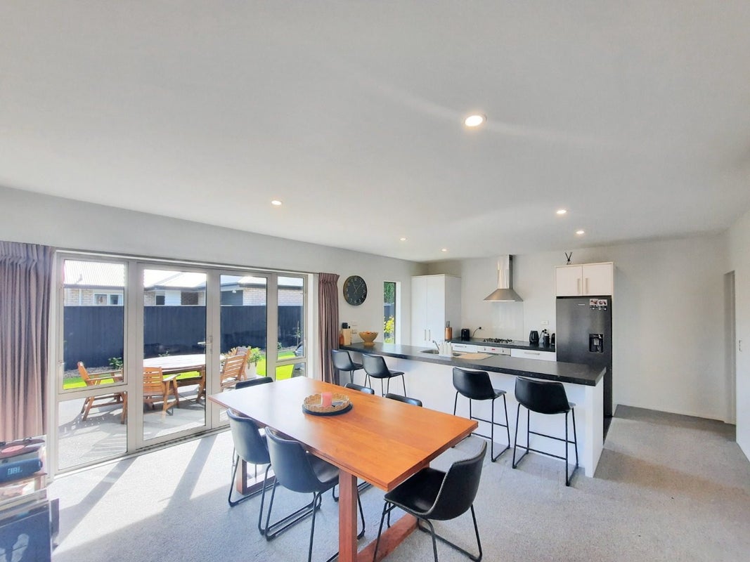 8 Fredrica Lane, Heathcote Valley, Christchurch - Carousel 2