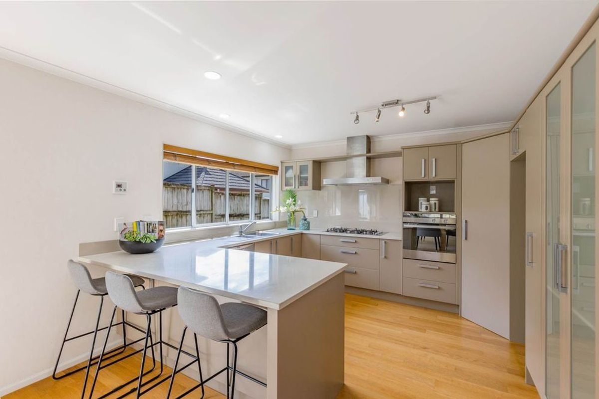 42 Seresin Crescent, Flat Bush, Auckland - Carousel 2