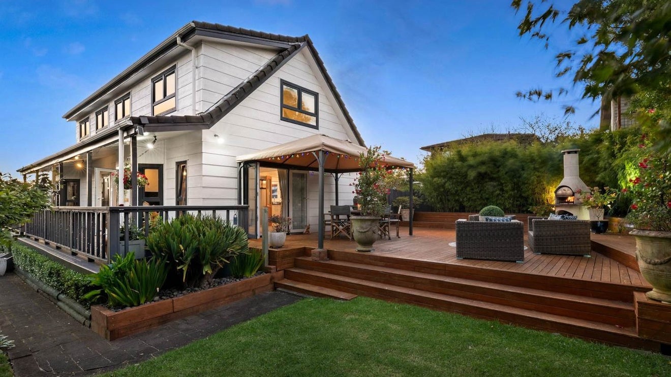 4 Curacao Place, Half Moon Bay, Auckland - Carousel 1