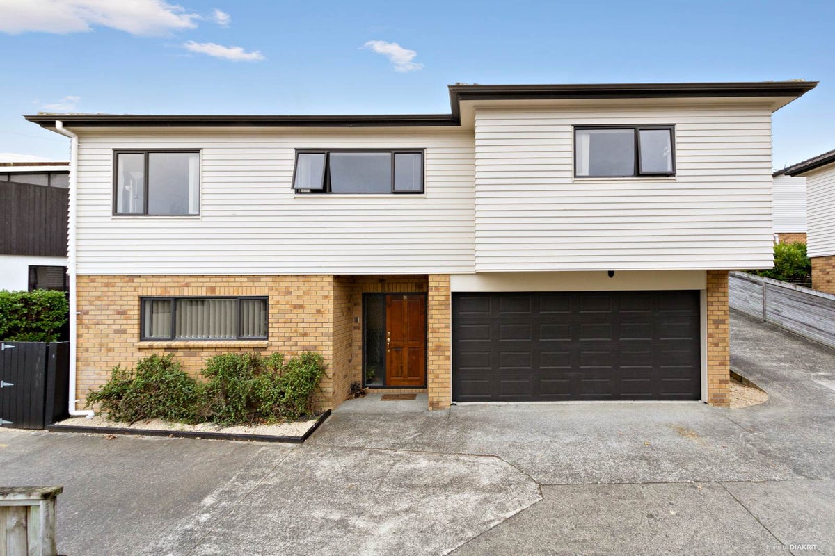 31 Hira Way, Hillsborough, Auckland - Carousel 1