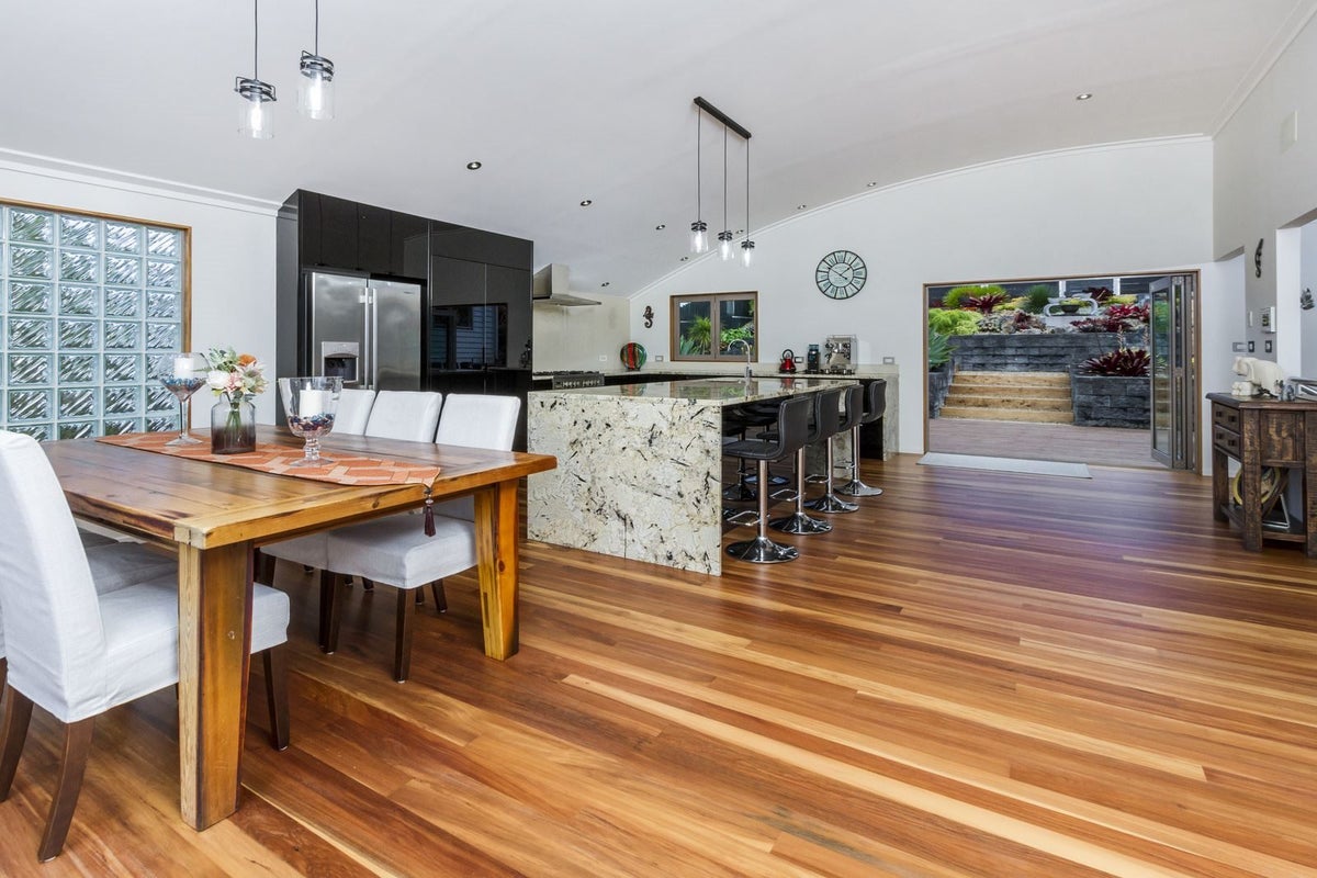 87 Oaktree Avenue, Browns Bay, Auckland - Carousel 1