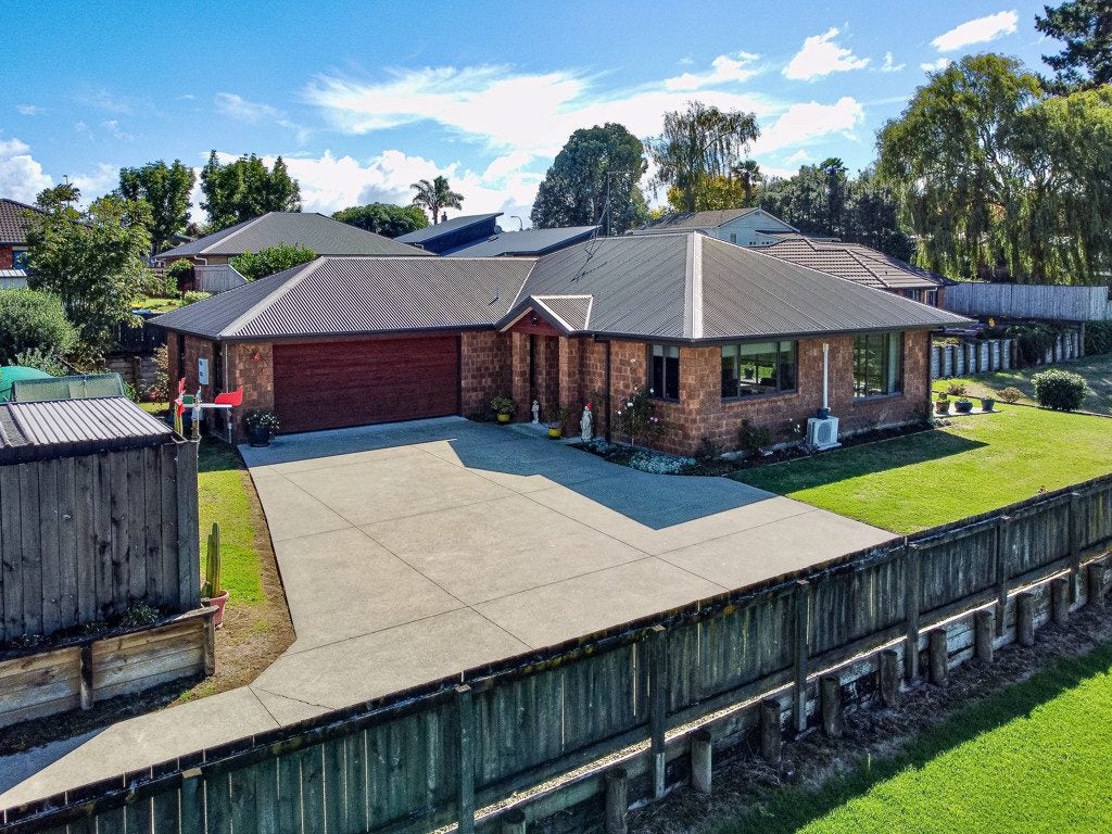 323 Raeburne Street, Te Awamutu, Te Awamutu - Carousel 1