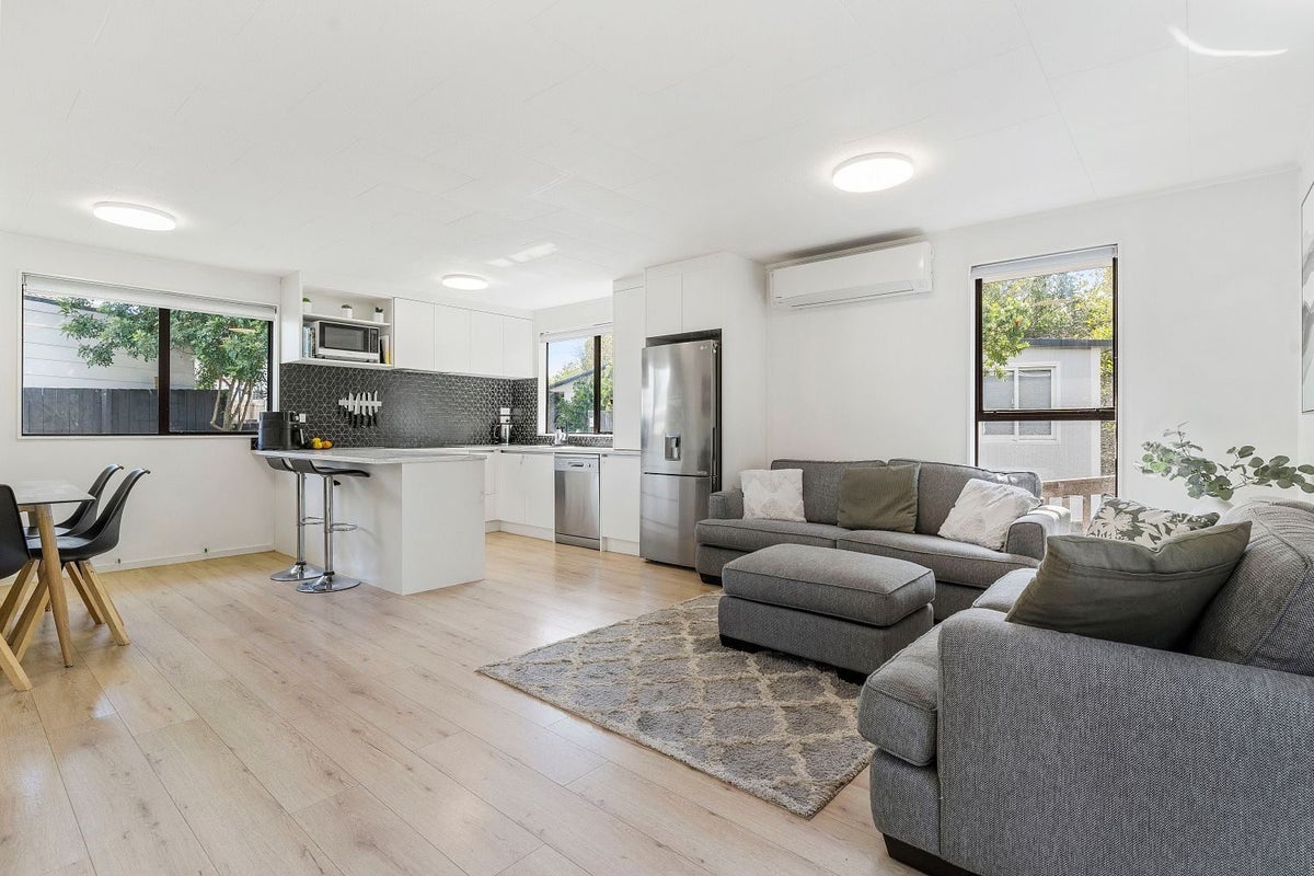 2/63A Colwill Road, Massey, Auckland - Carousel 2