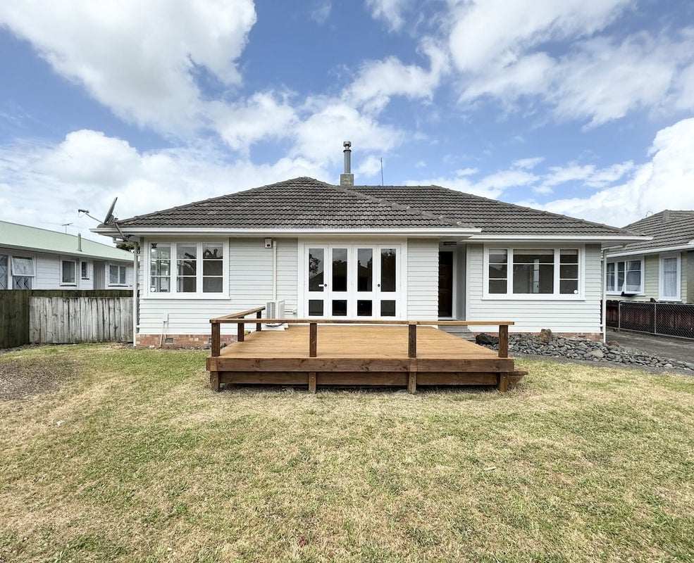 26 Te Kanawa Crescent, Henderson, Auckland - Carousel 1