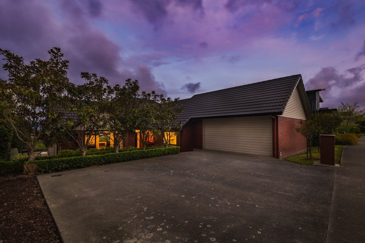 63 Ruapehu Drive, Fitzherbert, Palmerston North - Carousel 24