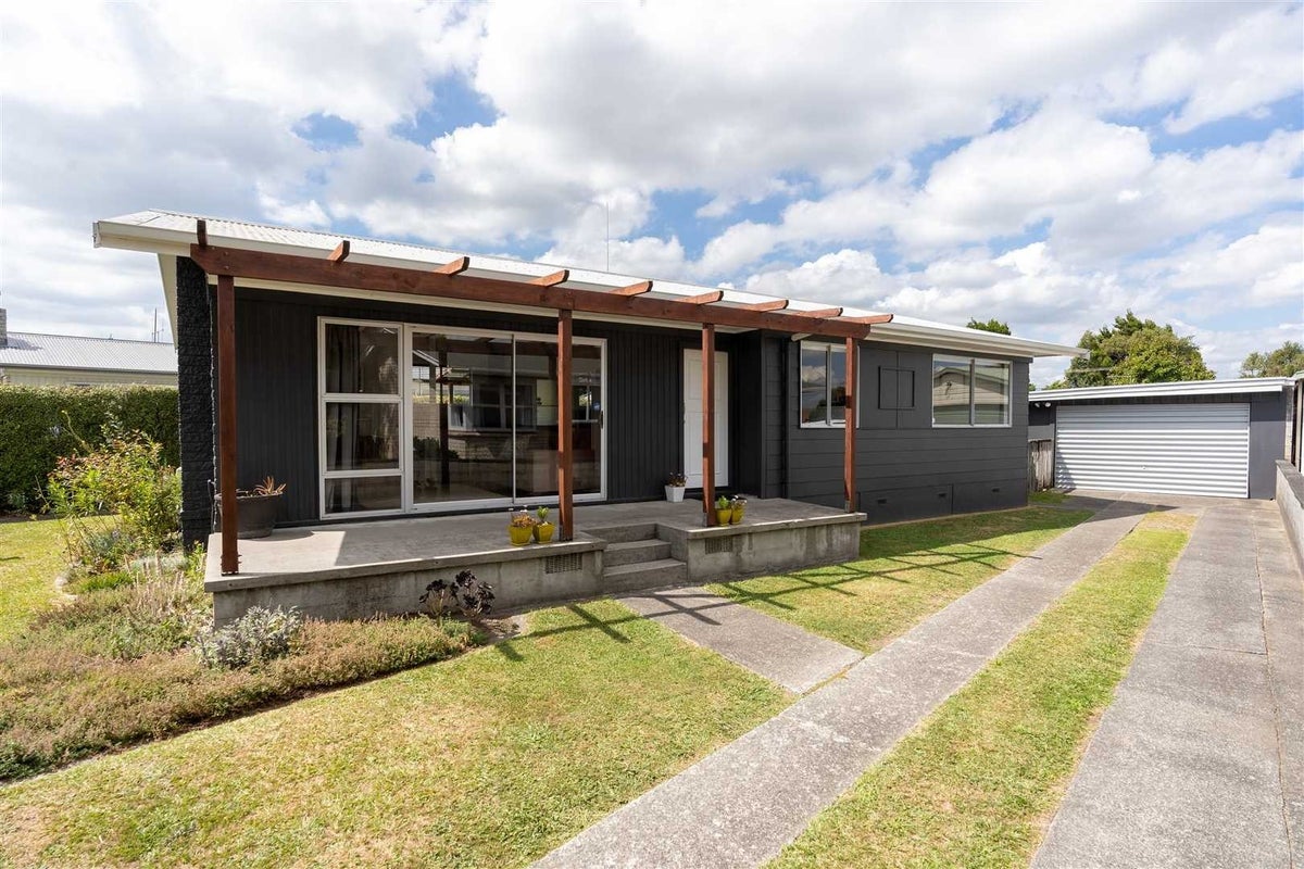 16 Sadler Street, Fairview Downs, Hamilton - Carousel 1