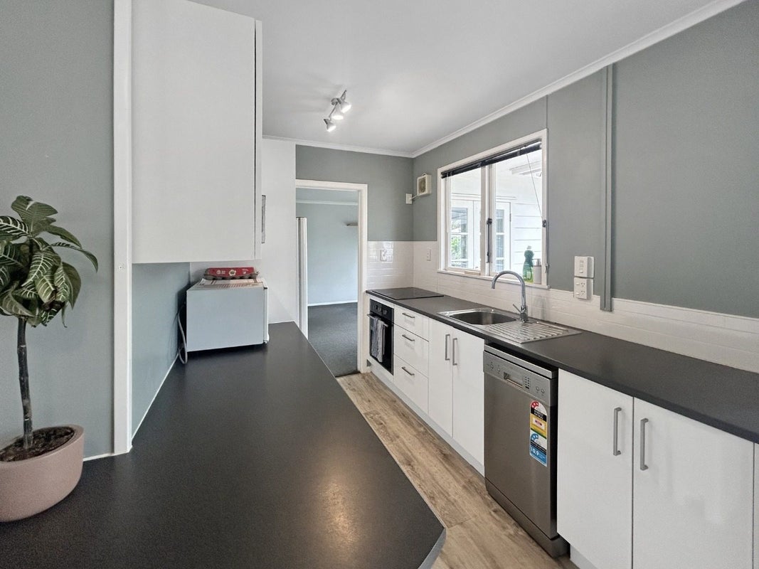 17A Norwich Place, Awapuni, Palmerston North - Carousel 2