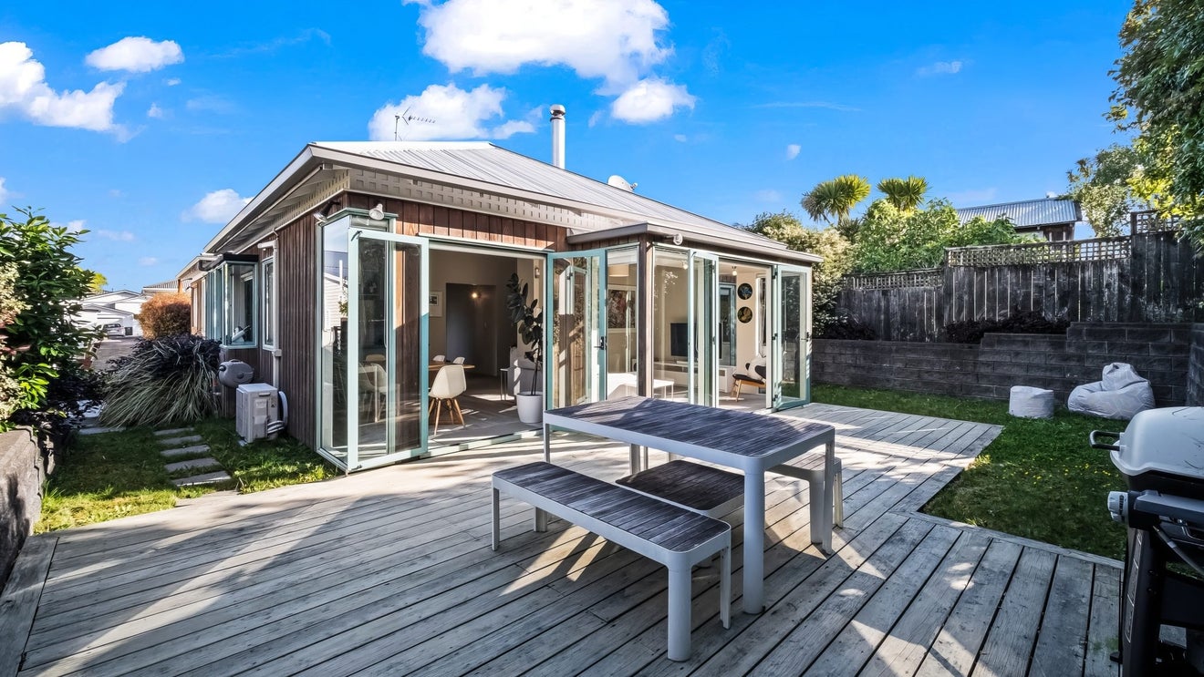 26A Seacombe Road, Point Chevalier, Auckland - Carousel 1