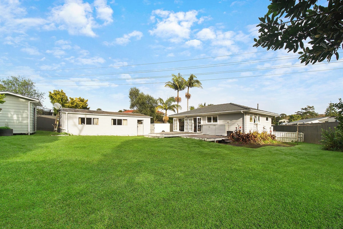 9A Inver Street, Glen Eden, Auckland - Carousel 1