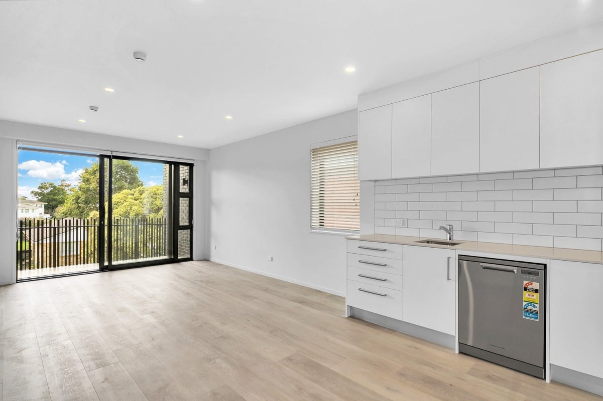 101/8A Ko Street, Northcote, Auckland - Carousel 1