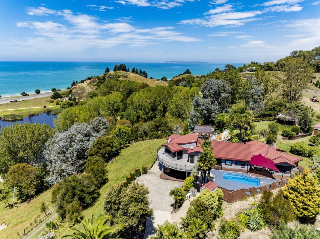 1377 Wairoa Road, ESKDALE, NAPIER - Carousel 1