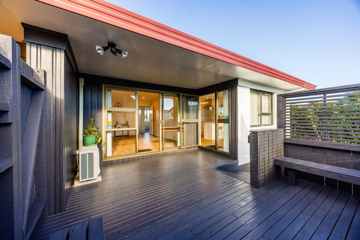 2/9 Malte Brun Place, Papatoetoe, Auckland - Carousel 2