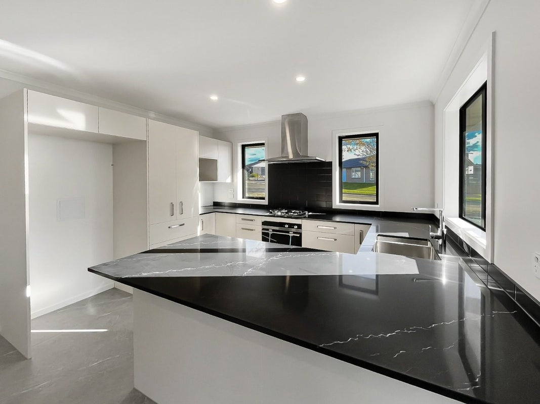 11 Gibraltar Way, Fitzherbert, Palmerston North - Carousel 2