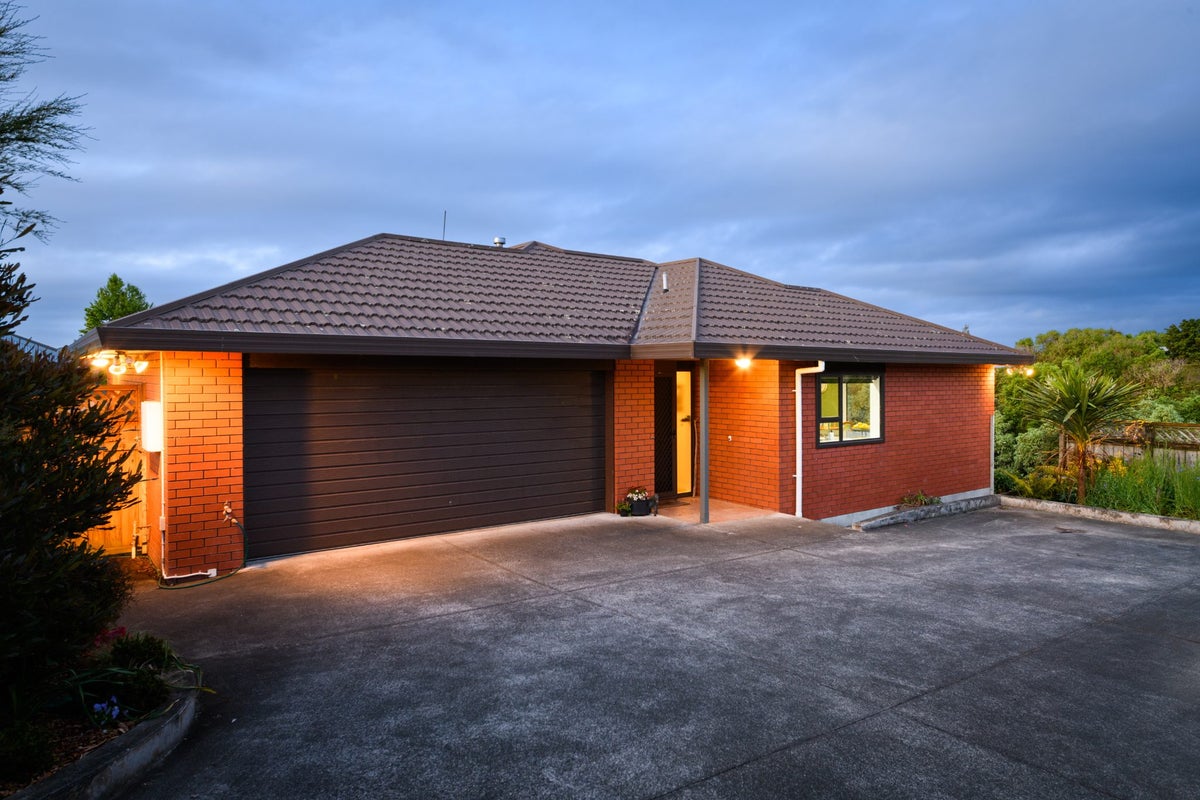 11 Greenwood Place, Fitzherbert, Palmerston North - Carousel 2