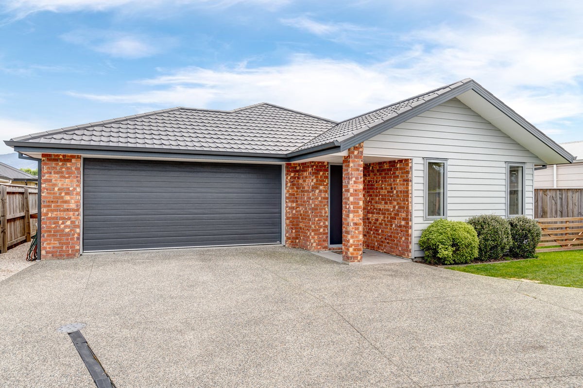 8 Paretona Street, Motueka - Carousel 2