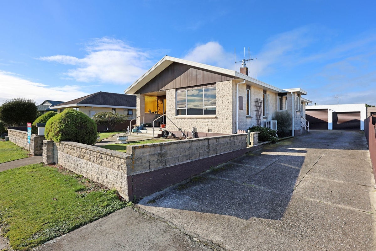 9 Girvan Street, Oamaru North, Oamaru - Carousel 1