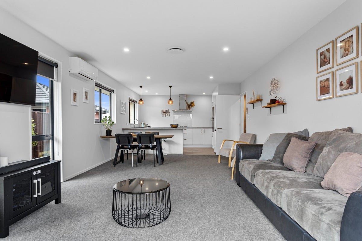 43 Tara Crescent, Woodend, Woodend - Carousel 2