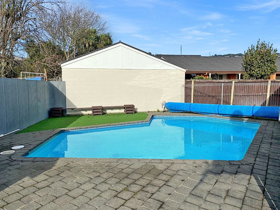 15 Karen Lane, Beckenham, Christchurch - Carousel 15