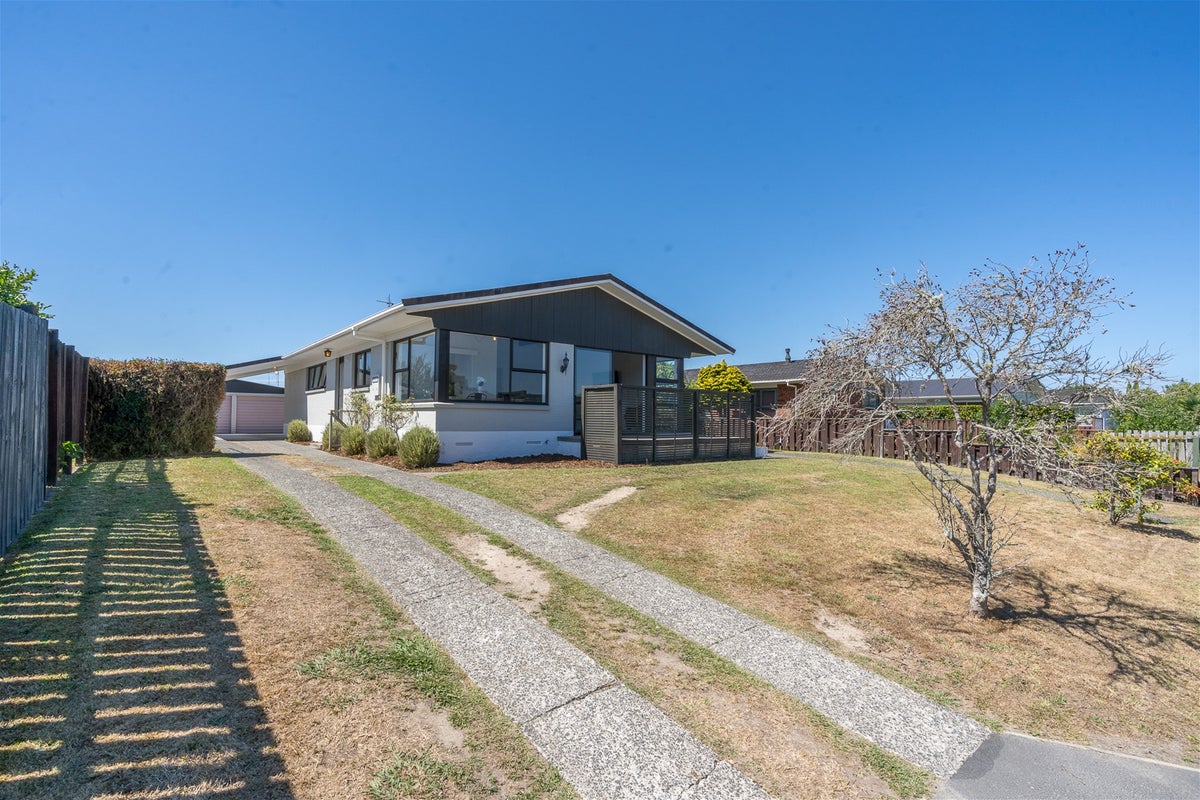 16 Fernleigh Street, Chartwell, Hamilton - Carousel 1