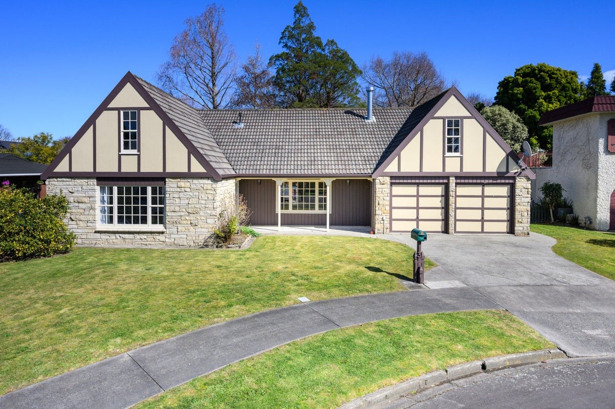 31 Redwood Grove, Hokowhitu, Palmerston North - Carousel 1