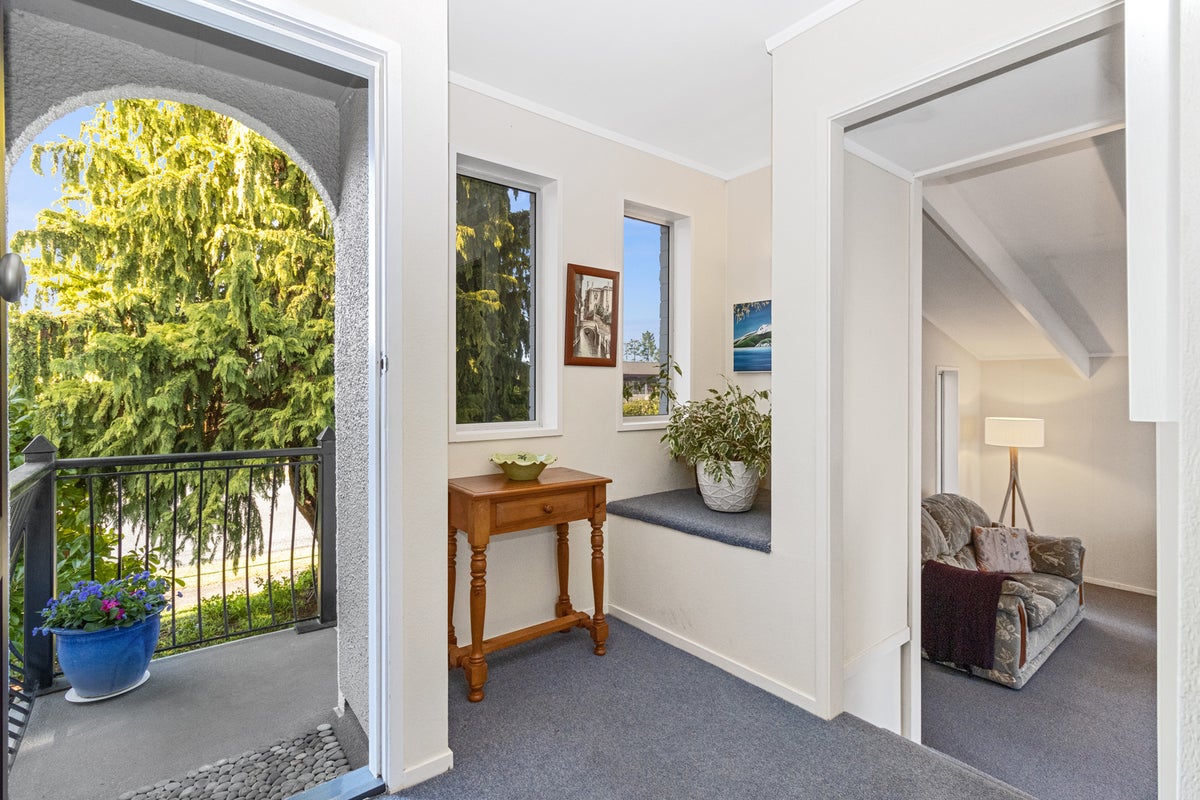 7 Lansdowne Crescent, Glenview, Hamilton - Carousel 2
