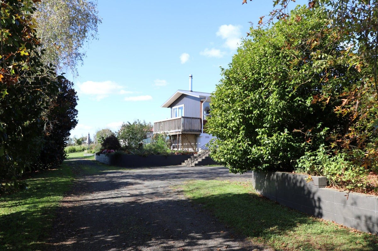 2220 Kakaramea Road, Hamilton - Carousel 2