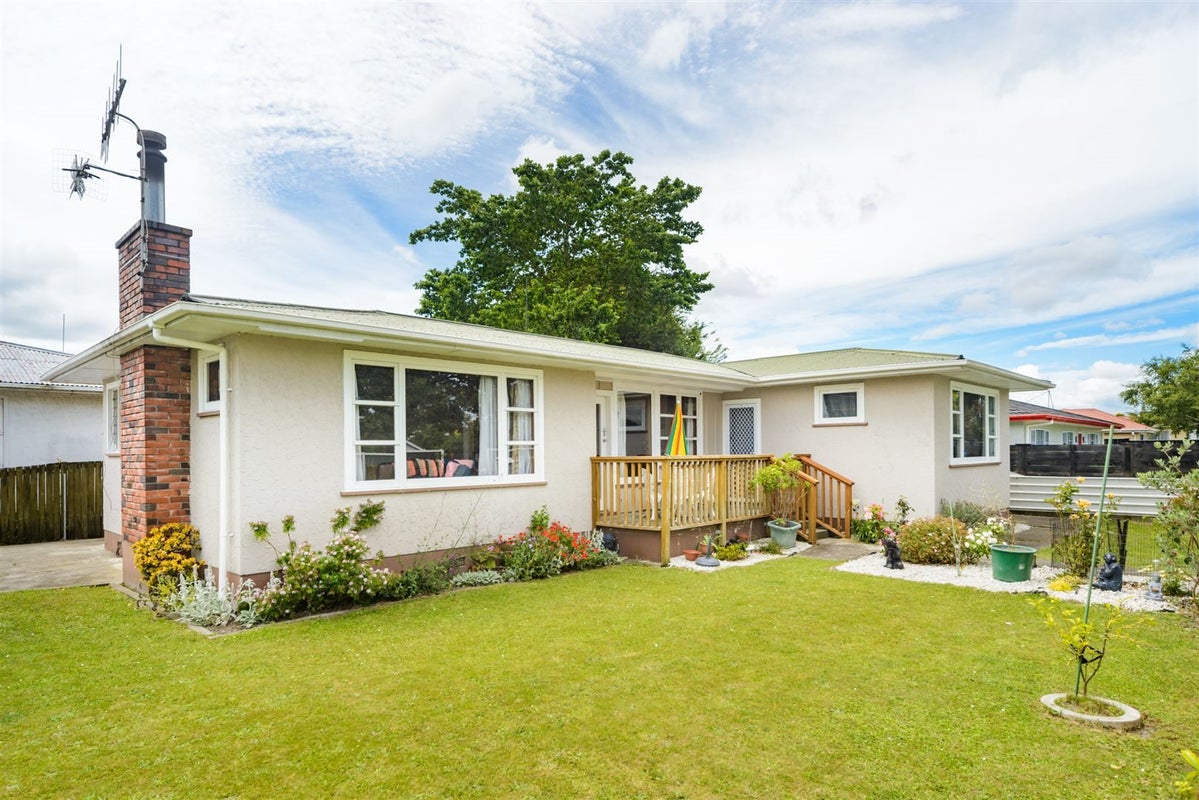 2 Highbury Avenue, Highbury, Palmerston North - Carousel 1