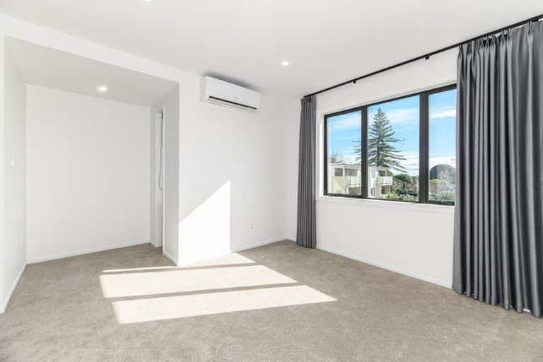 5/11 Sainsbury Road, Mount Albert, Auckland - Carousel 2