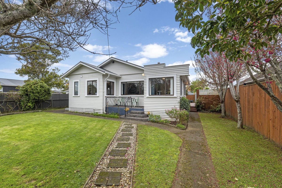 348 Carrington Street, Vogeltown, New Plymouth - Carousel 1