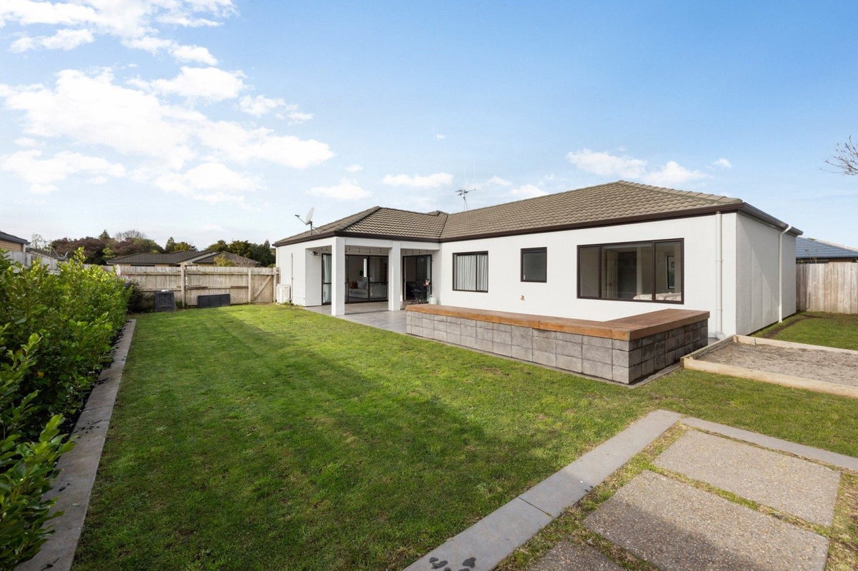 9 Bellona Place, Flagstaff, Hamilton - Carousel 1