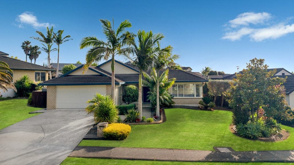 37 Moyrus Crescent, East Tamaki Heights, Auckland - Carousel 1