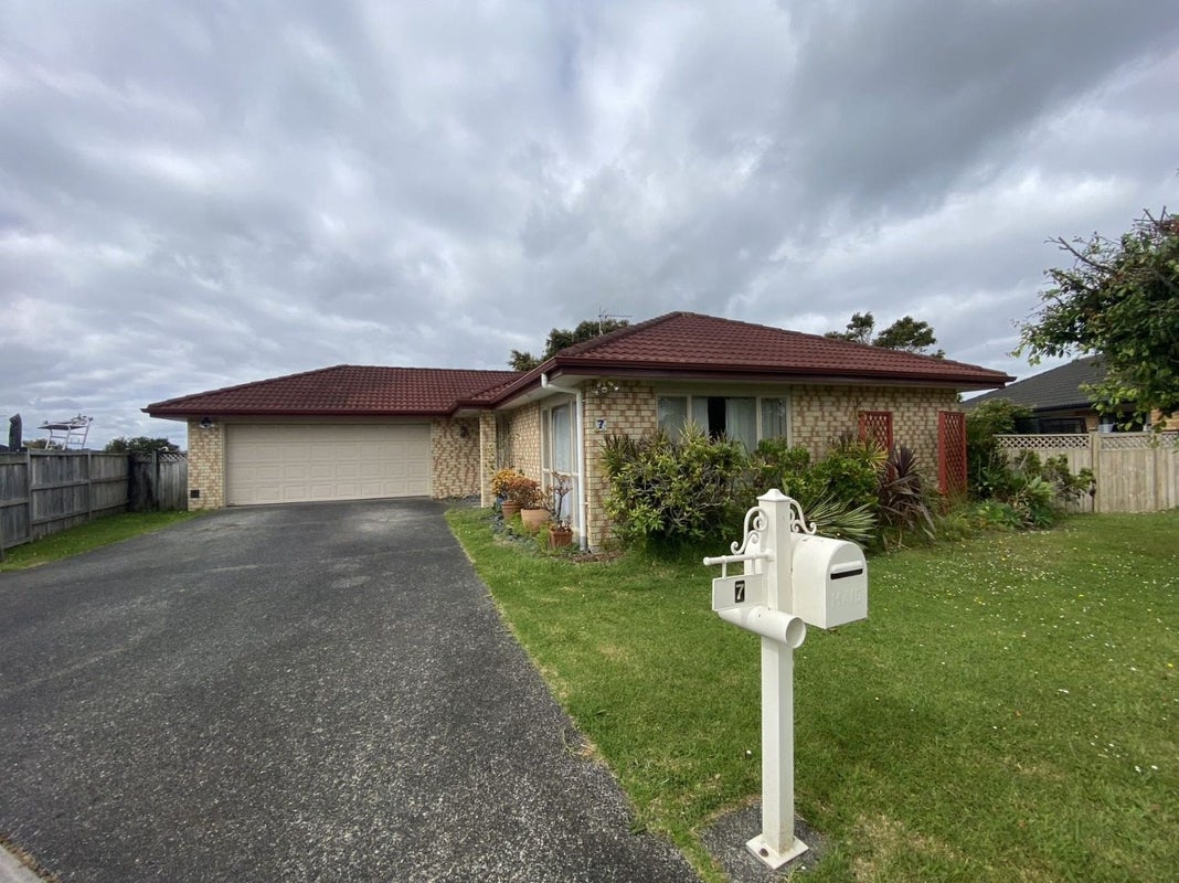 7 Ironstone Place, Randwick Park, Auckland - Carousel 1