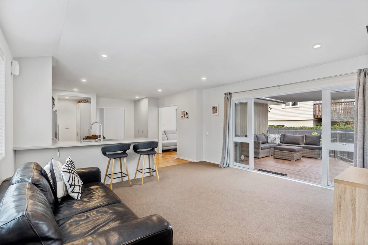 17 Esmeralda Avenue, Avondale, Auckland - Carousel 2